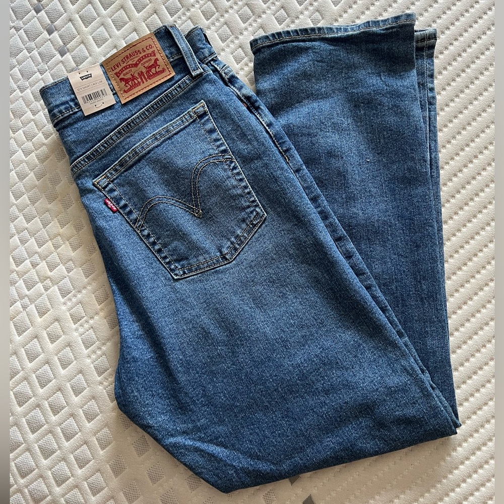 Levis Wedgie Straight 31x28 - Picture 2 of 4
